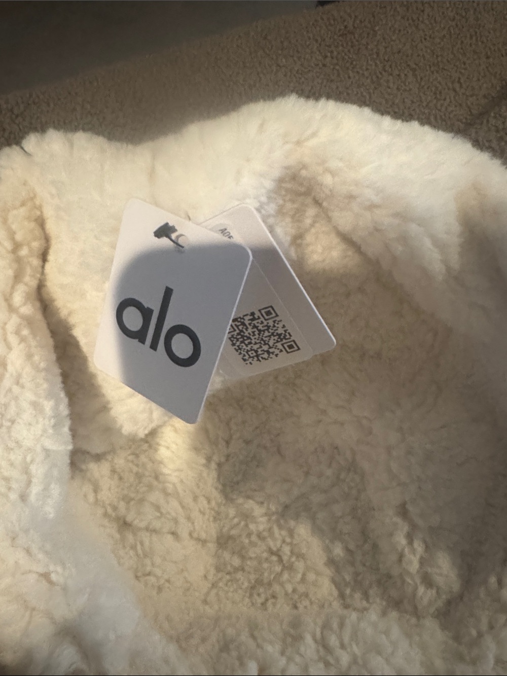 ALO Yoga Cream Sherpa Bucket Hat - Picture 3 of 3